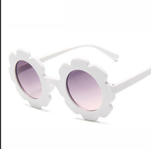 Load image into Gallery viewer, Flower Sunglasses
